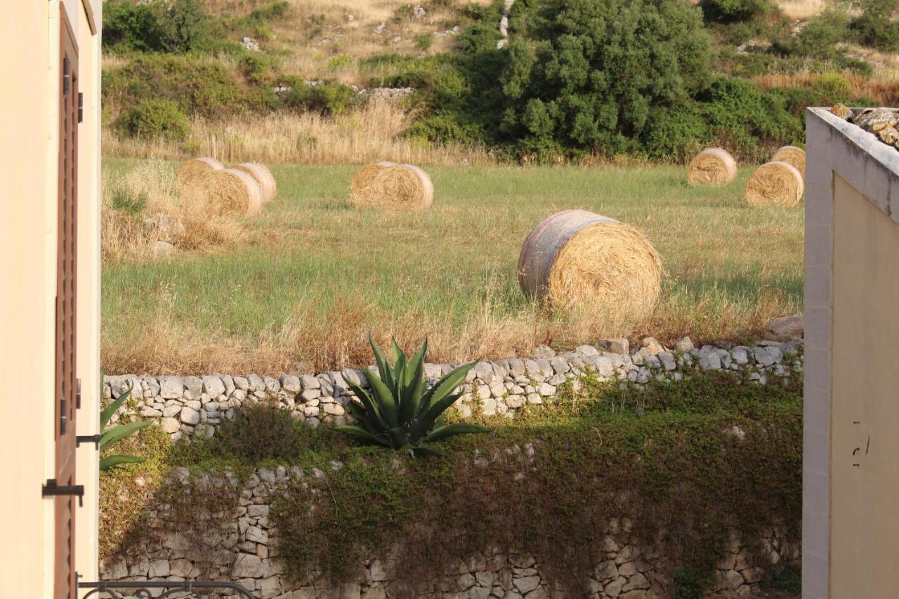 Agriturismo Tenuta Margitello คอมิโซ ภายนอก รูปภาพ