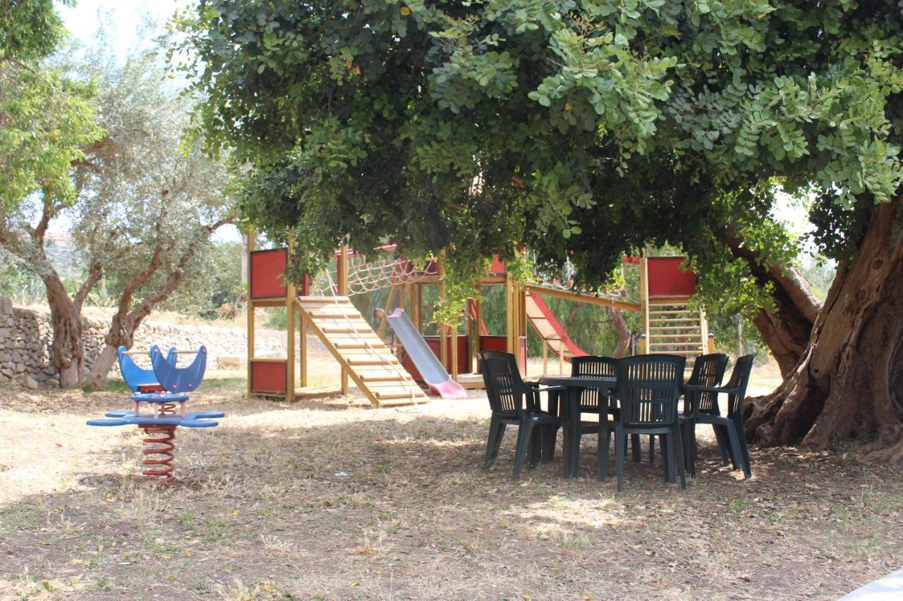 Agriturismo Tenuta Margitello คอมิโซ ภายนอก รูปภาพ