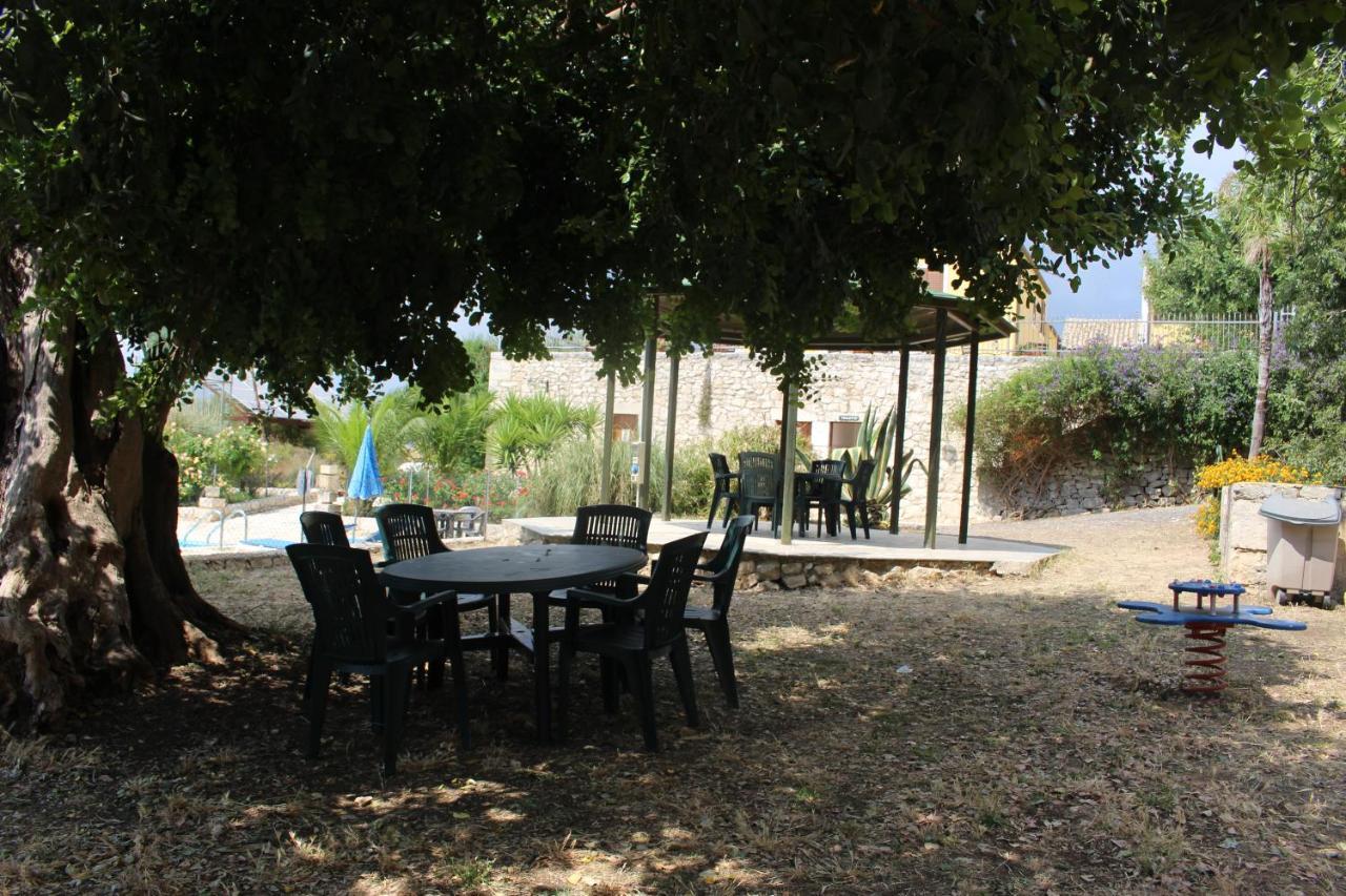 Agriturismo Tenuta Margitello คอมิโซ ภายนอก รูปภาพ