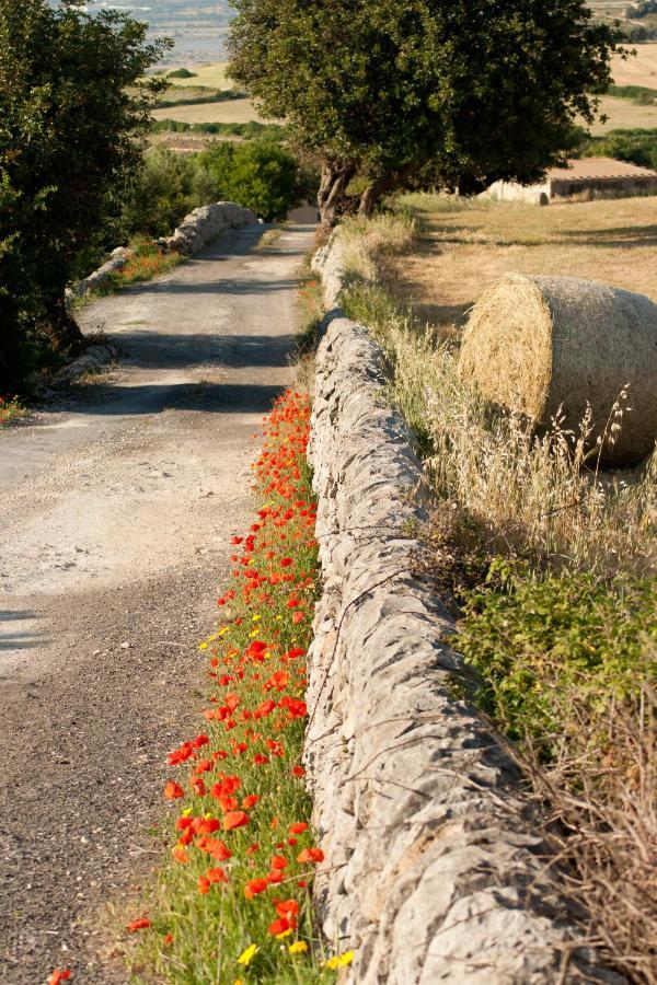 Agriturismo Tenuta Margitello คอมิโซ ภายนอก รูปภาพ