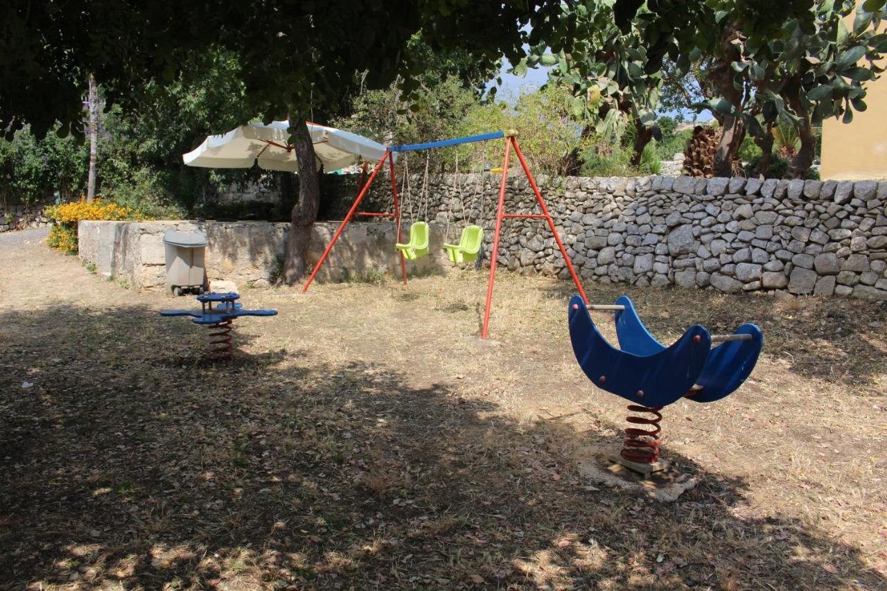 Agriturismo Tenuta Margitello คอมิโซ ภายนอก รูปภาพ