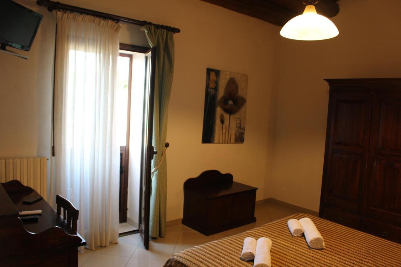 Agriturismo Tenuta Margitello คอมิโซ ภายนอก รูปภาพ