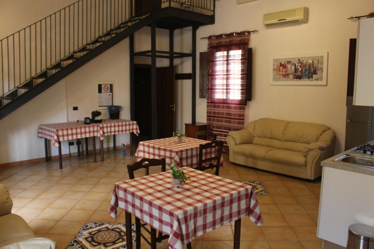 Agriturismo Tenuta Margitello คอมิโซ ภายนอก รูปภาพ