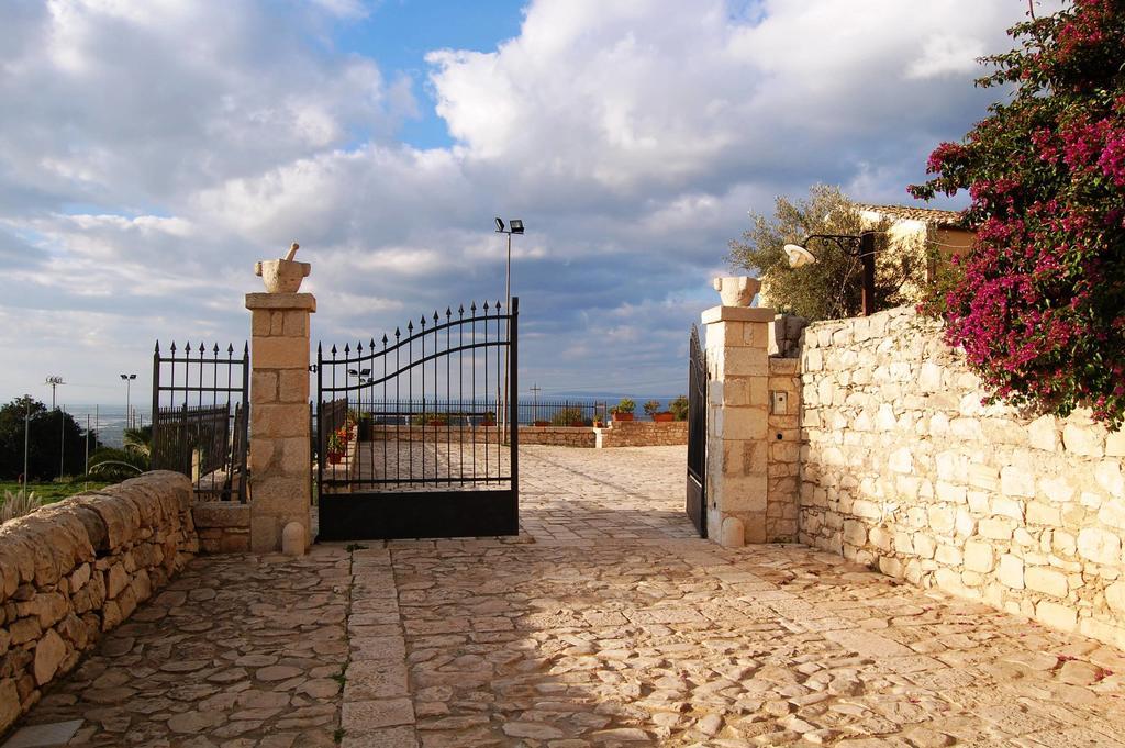 Agriturismo Tenuta Margitello คอมิโซ ภายนอก รูปภาพ