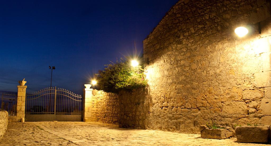 Agriturismo Tenuta Margitello คอมิโซ ภายนอก รูปภาพ