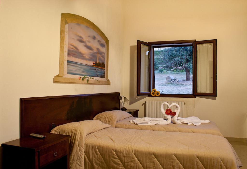 Agriturismo Tenuta Margitello คอมิโซ ห้อง รูปภาพ